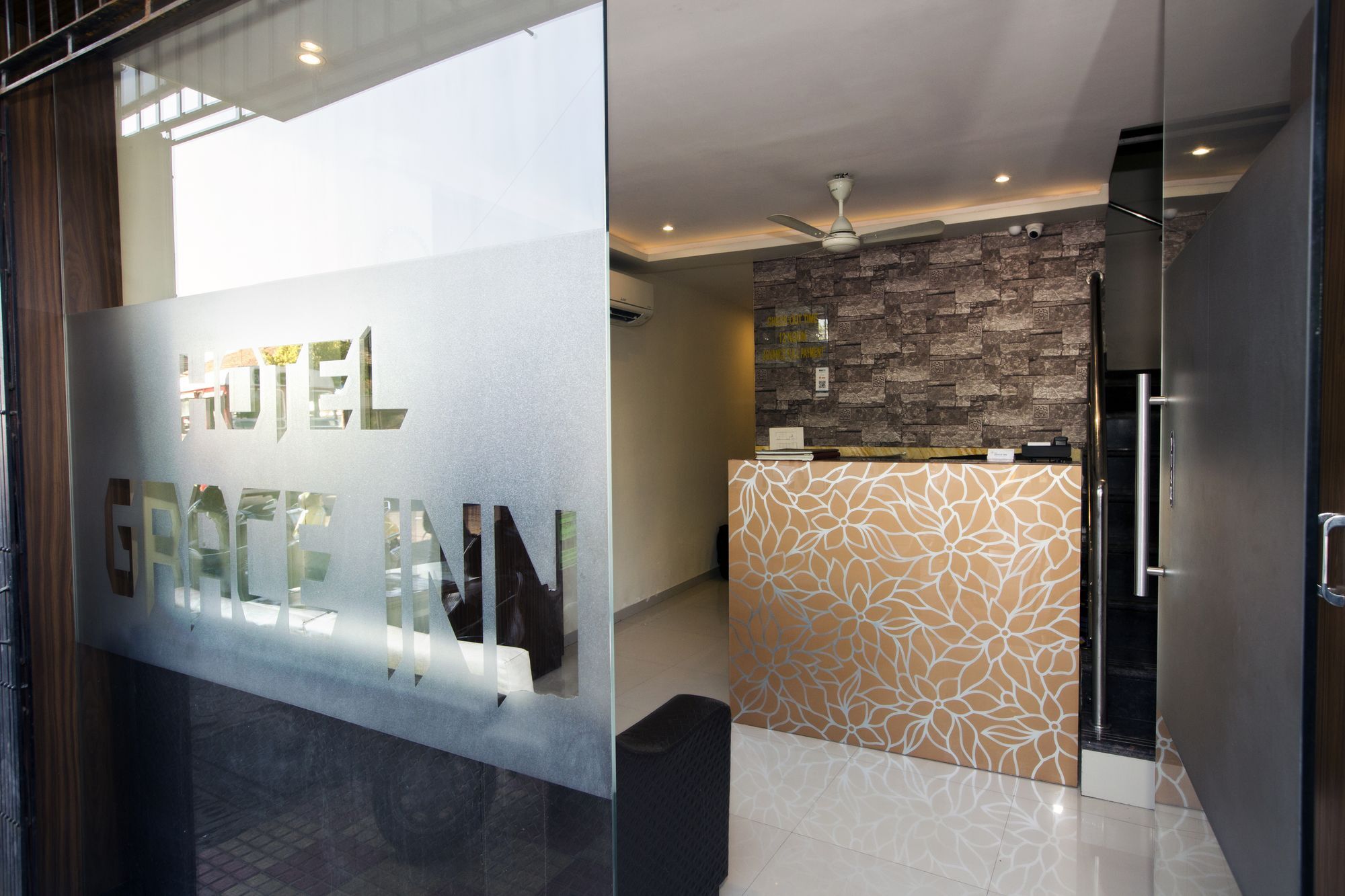 Hotel Grace Inn مومباي المظهر الخارجي الصورة